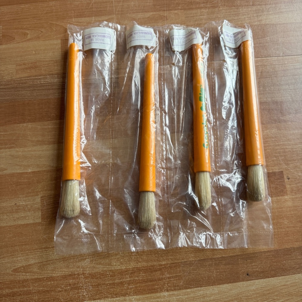 Crayola paint brush bundle,new in package , 4 brushes